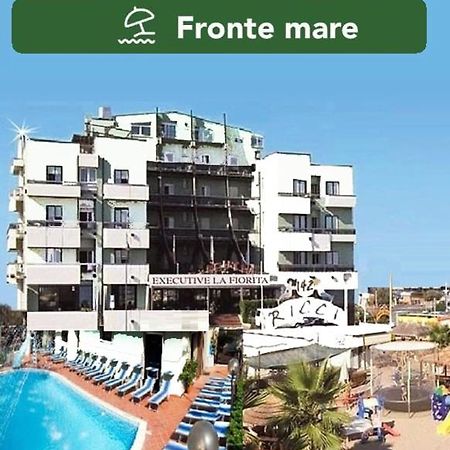 רימיני Hotel Executive La Fiorita מראה חיצוני תמונה