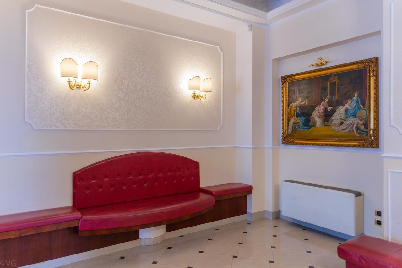 רימיני Hotel Executive La Fiorita מראה חיצוני תמונה